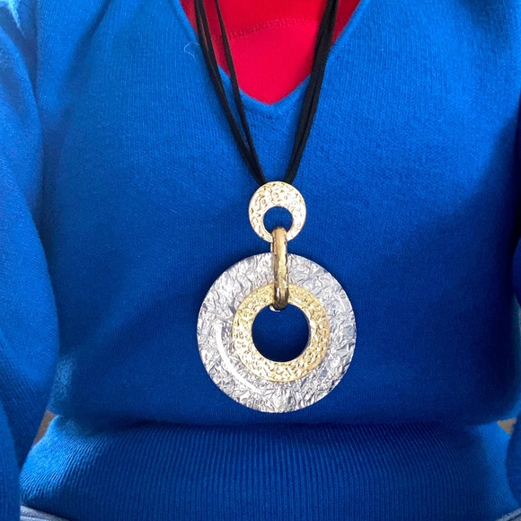 Fun but elegant necklace! - Picture 3 of 3